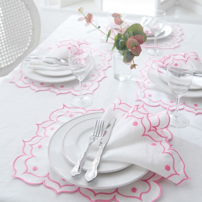 Scalloped Pink Place Mats and Napkins