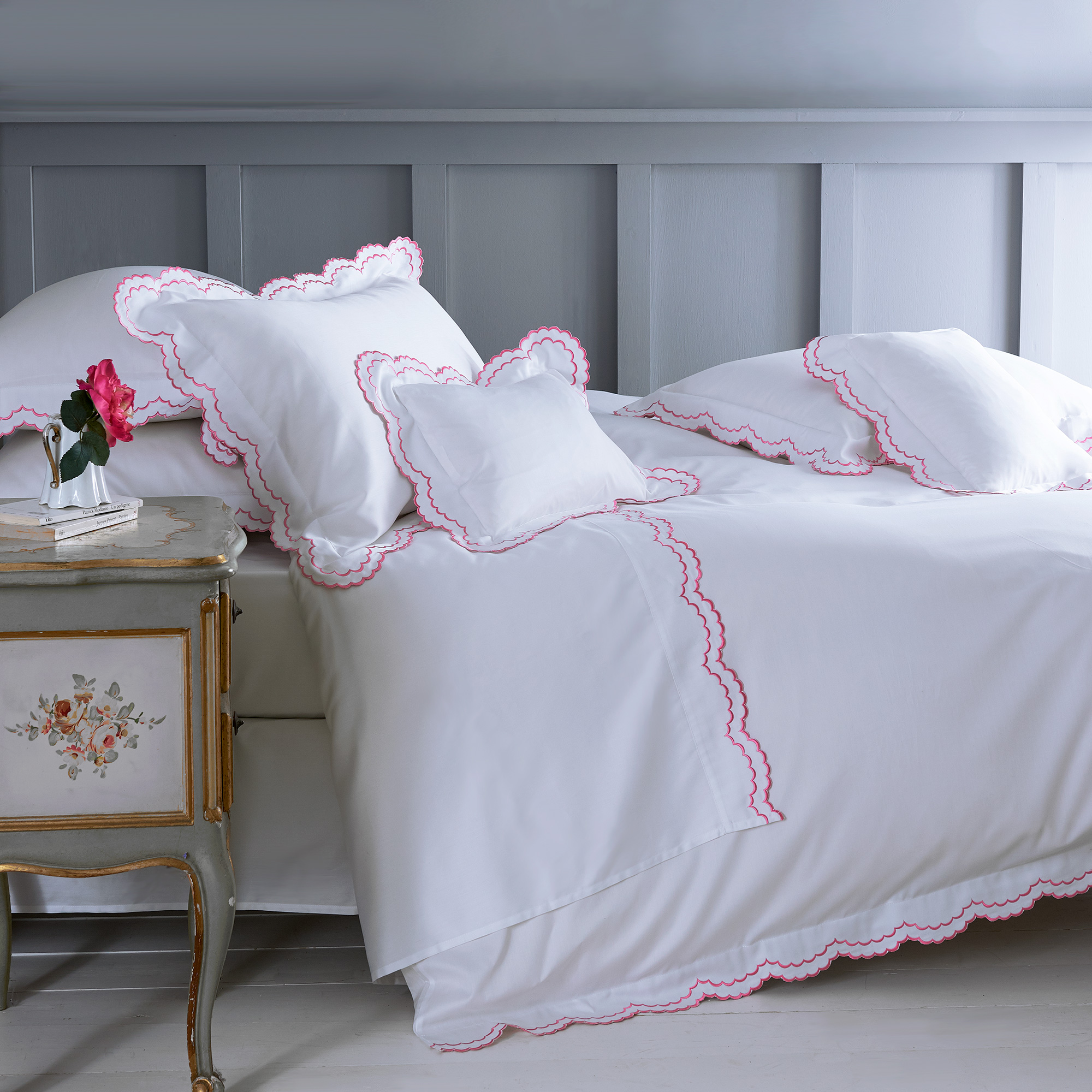 Pink scallop bed sale