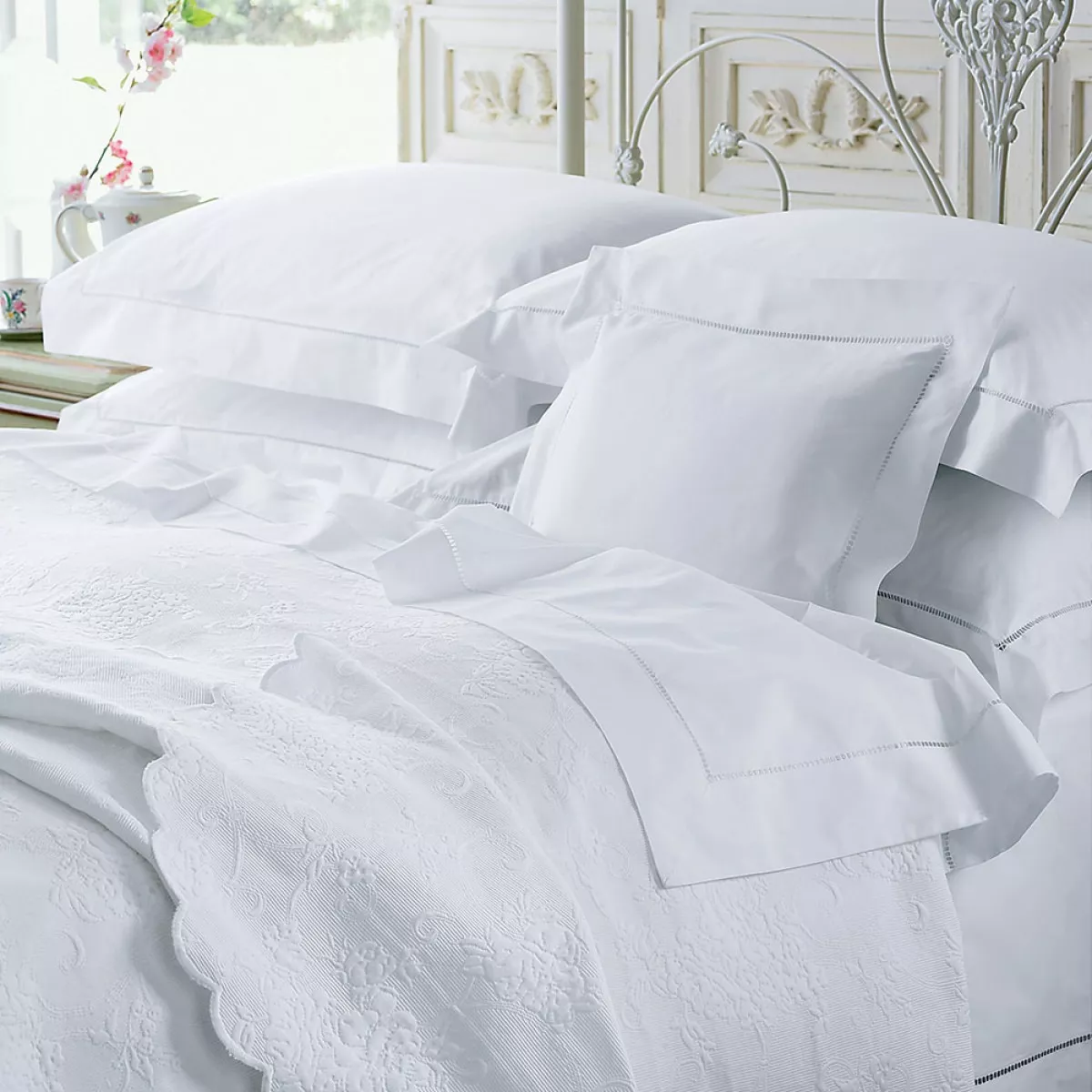 Quilts, Bedspreads & Cushions