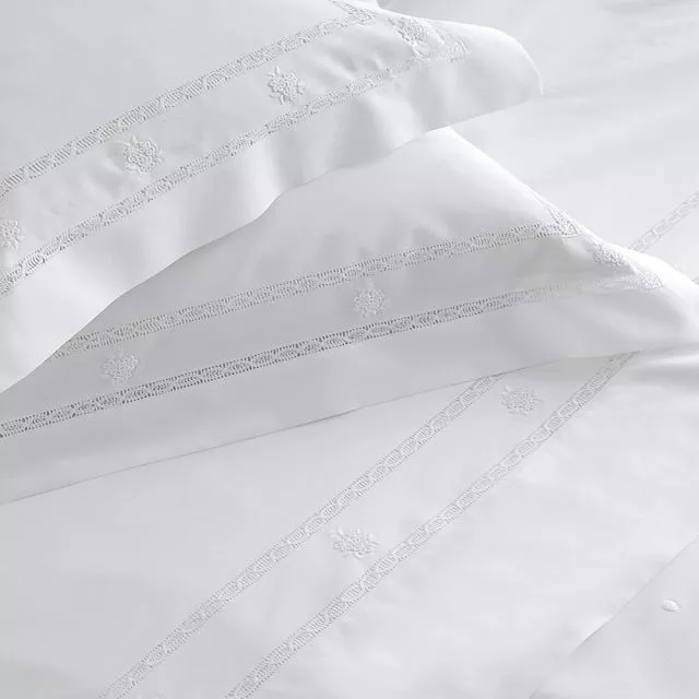 Marguerite Embroidered Bedlinen
