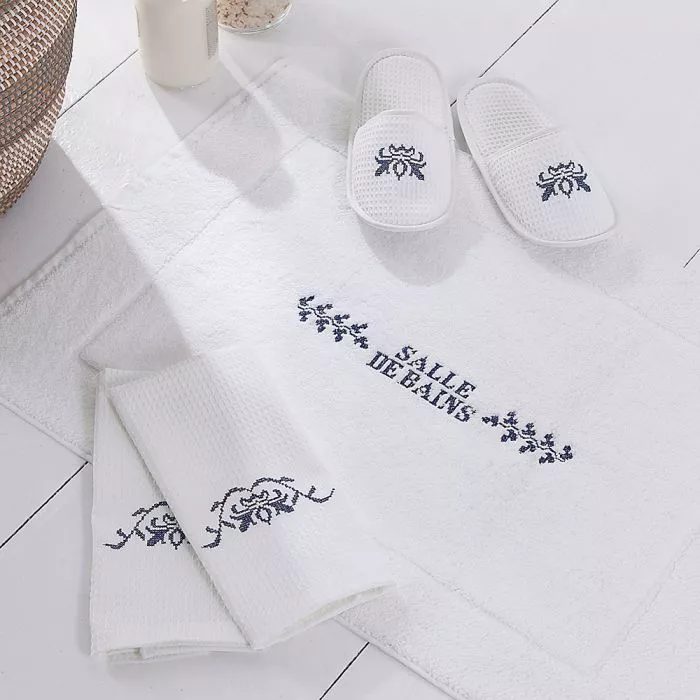 Salle De Bains bath mat, guest towel and slippers 