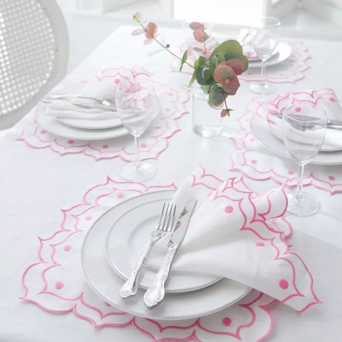 Scalloped Pink Place Mats and Napkins