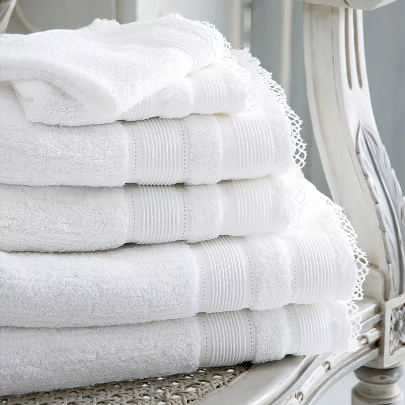 White fluffy bath towels online